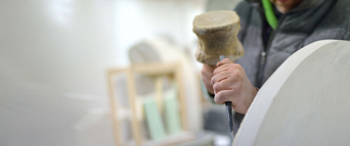 BESPOKE MEMORIALS AND
INSCRIPTIONS IN STONE